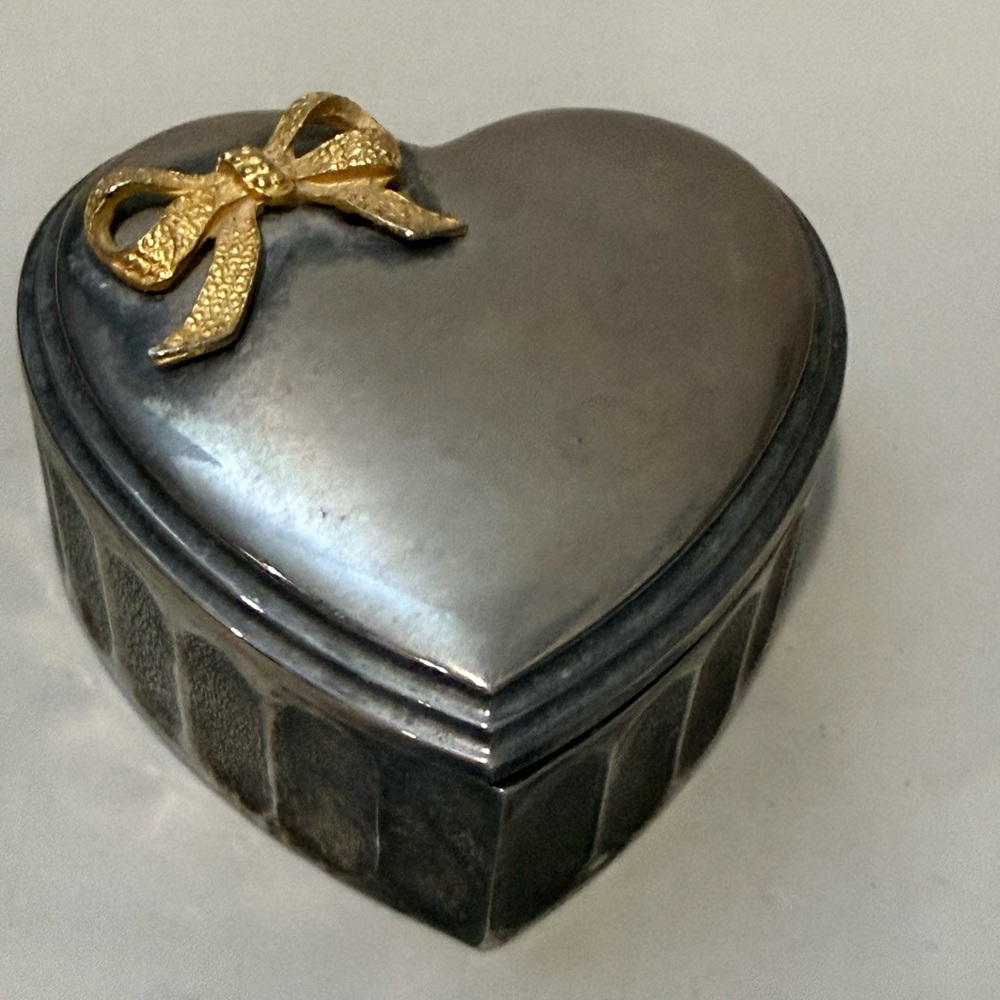 Vintage Silver Tone Heart Shaped Trinket‎ Box With Gold Bow